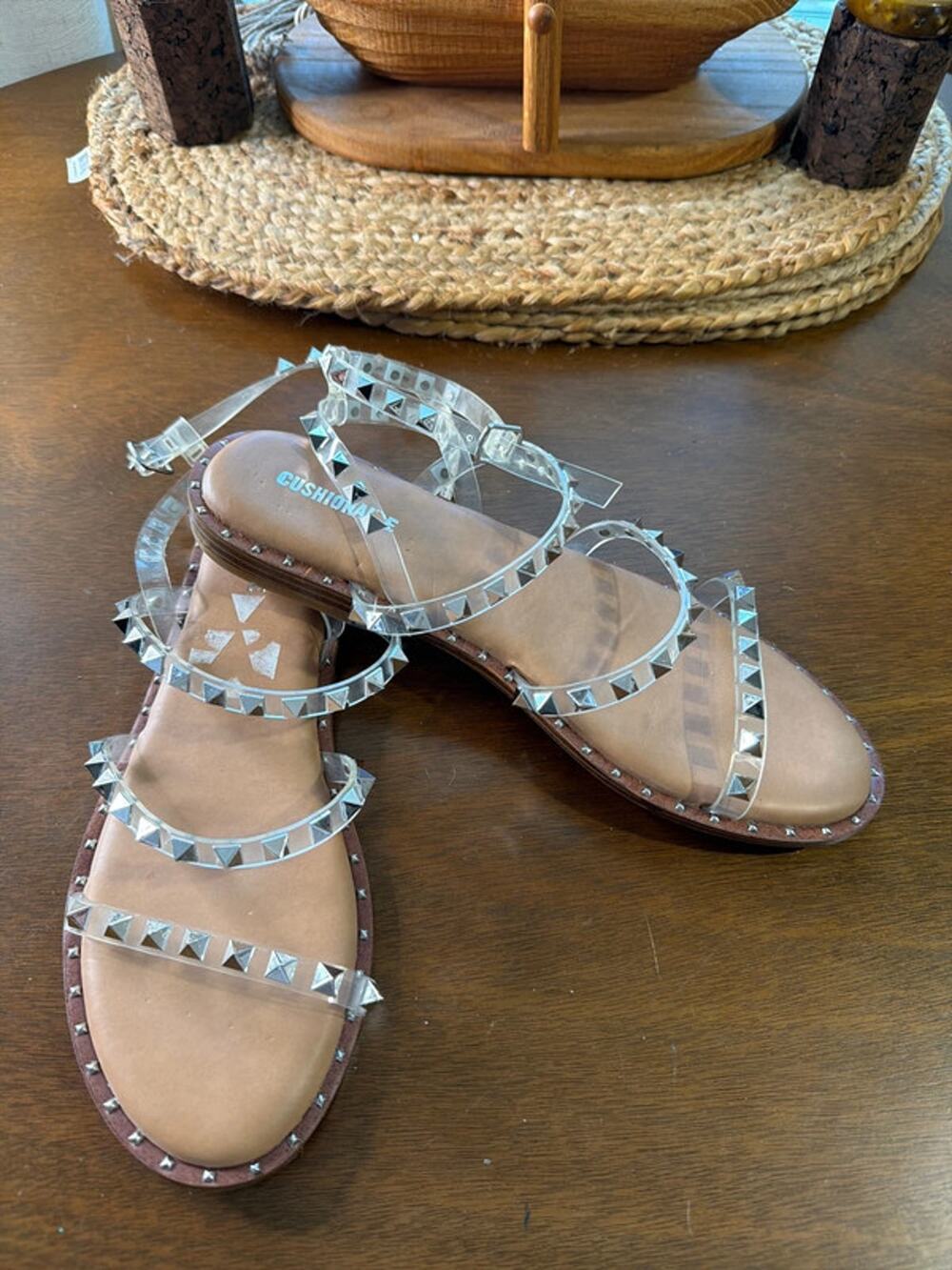 Cushion air jelly sandals with studs EUC 8.5 581